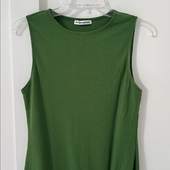 reformation neil knit dress Reformation Neil knit dress, , & , - Carousell